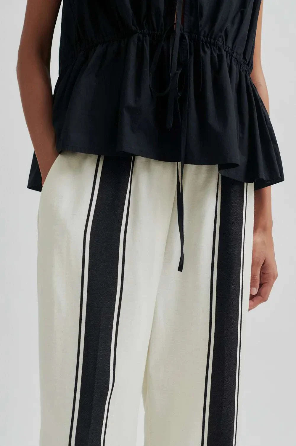 Second Female Lie Trousers White Alyssum