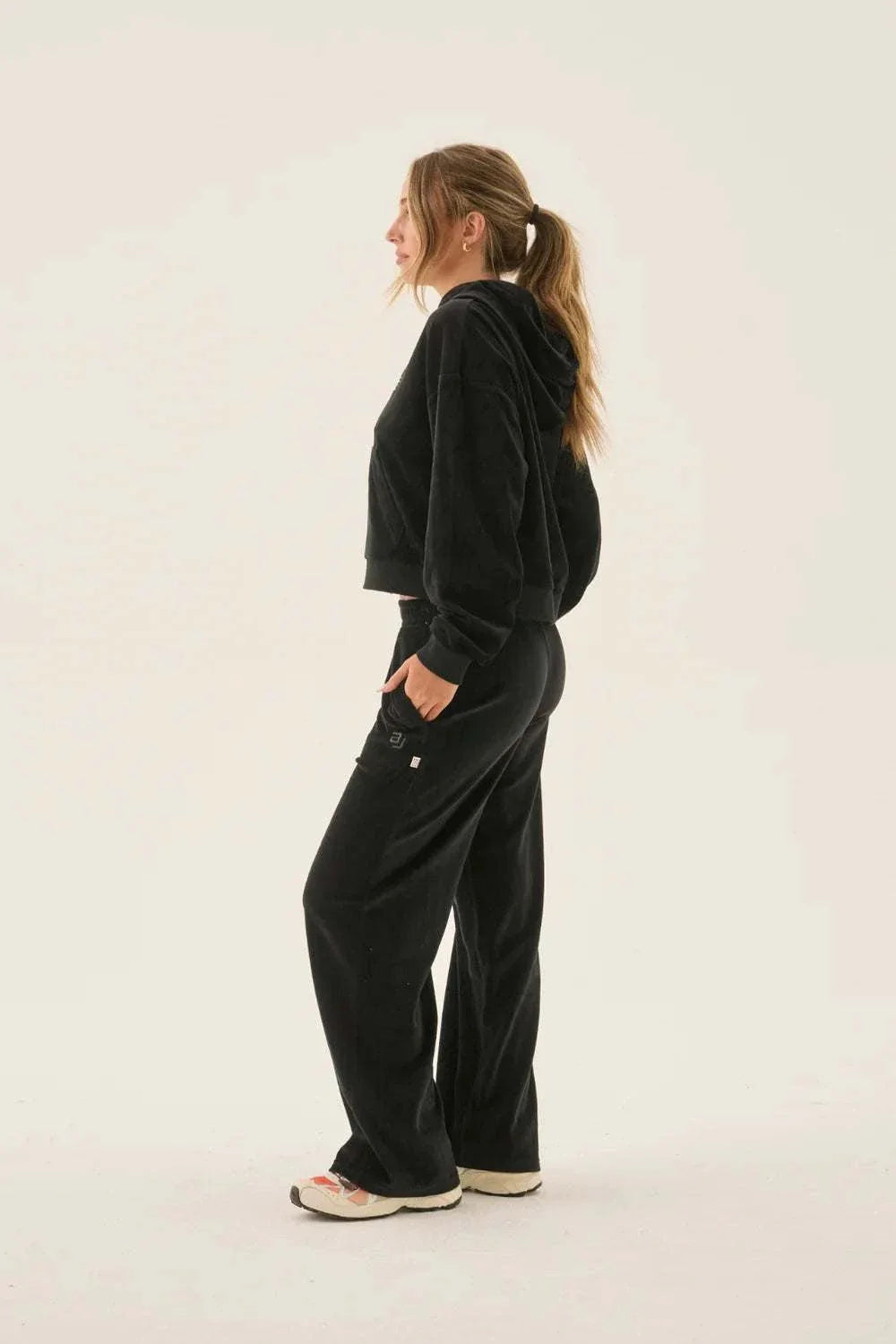 Araminta James Velour Hoodie Noir