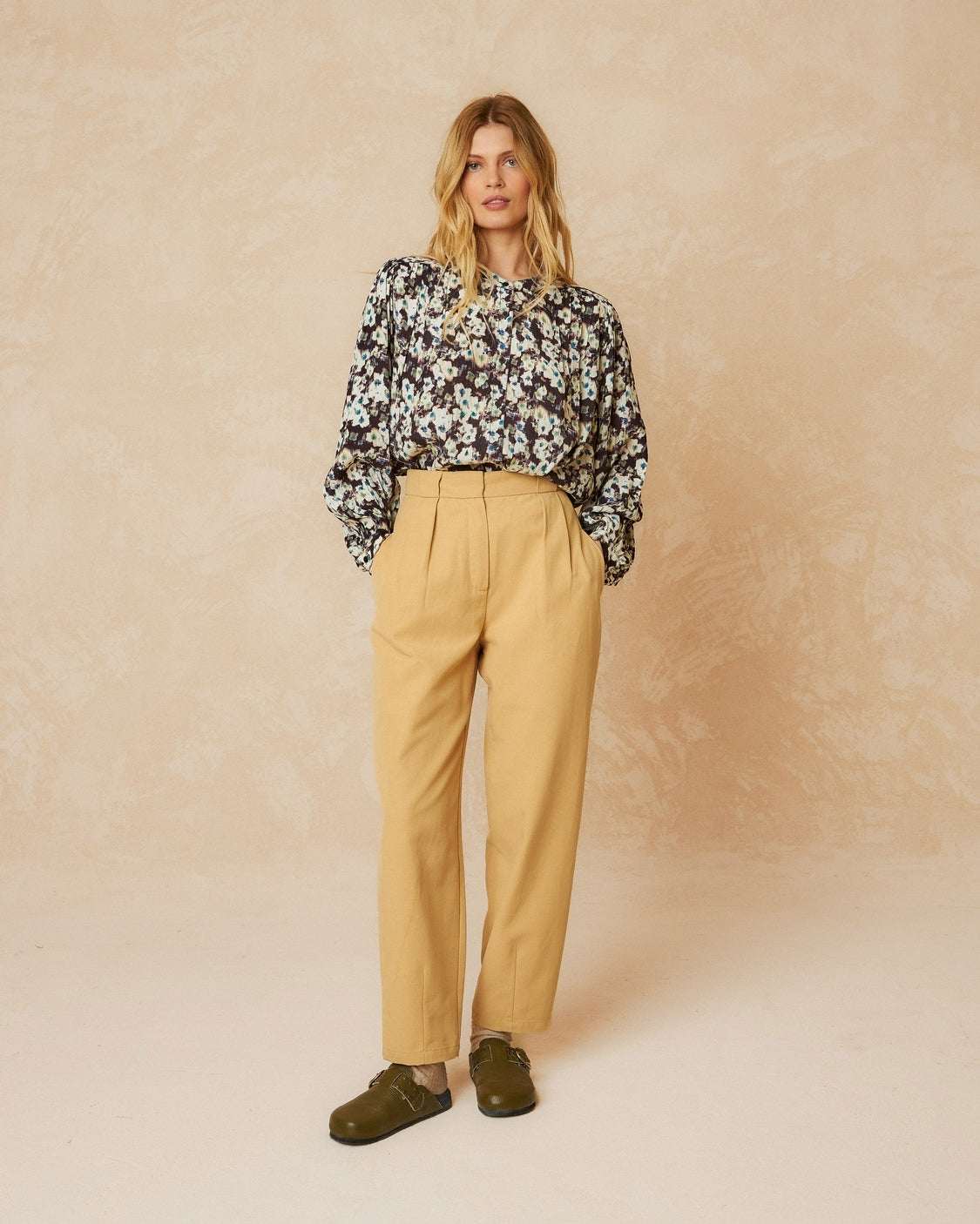 Indi and Cold Camisa Negro