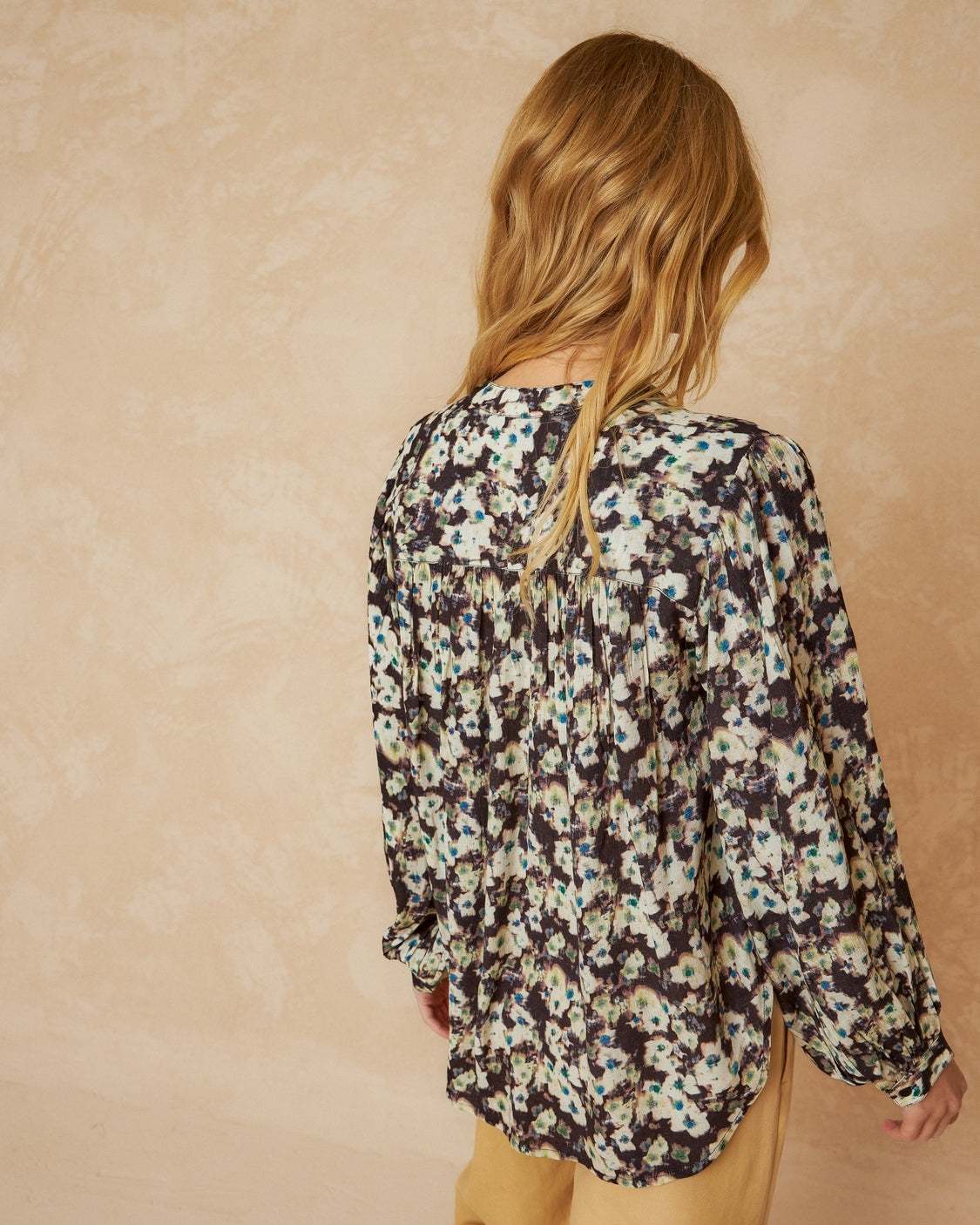 Indi and Cold Camisa Negro