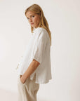 Indi and Cold Camisa Marfil Crop Linen Shirt