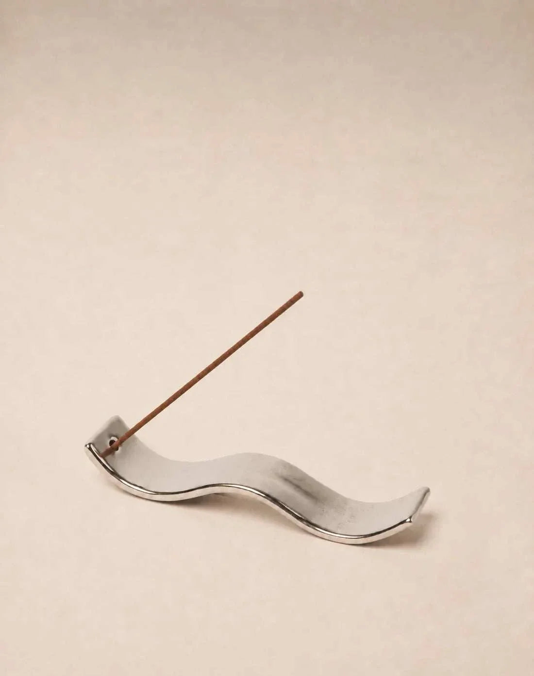 Gentle Habits Ceramic Wave Holder in Silver