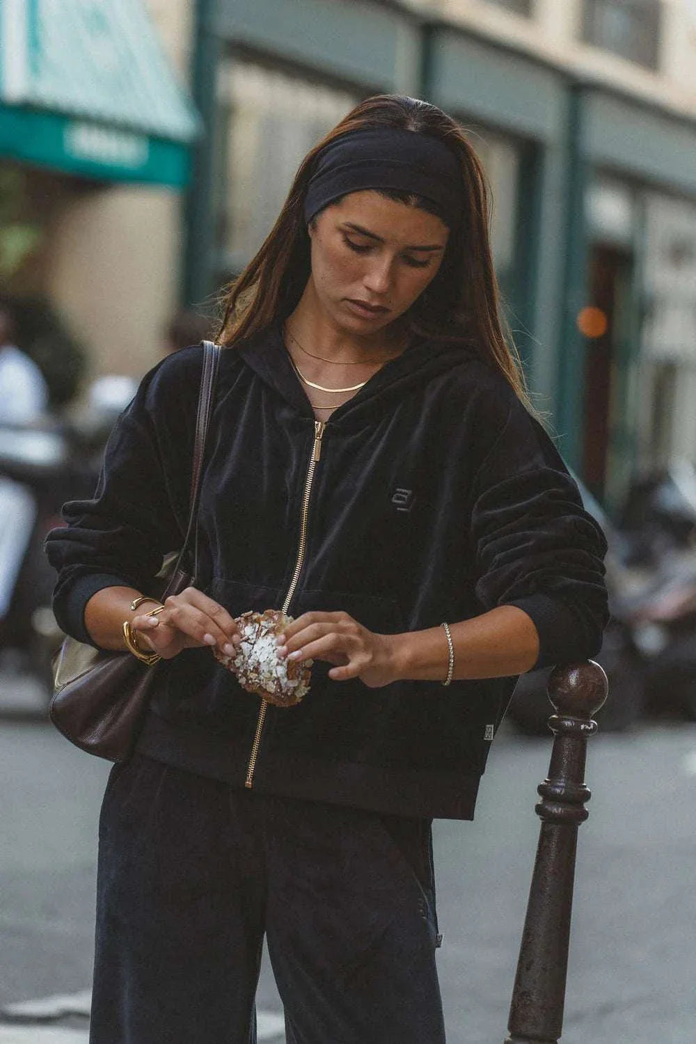 Araminta James Velour Hoodie Noir