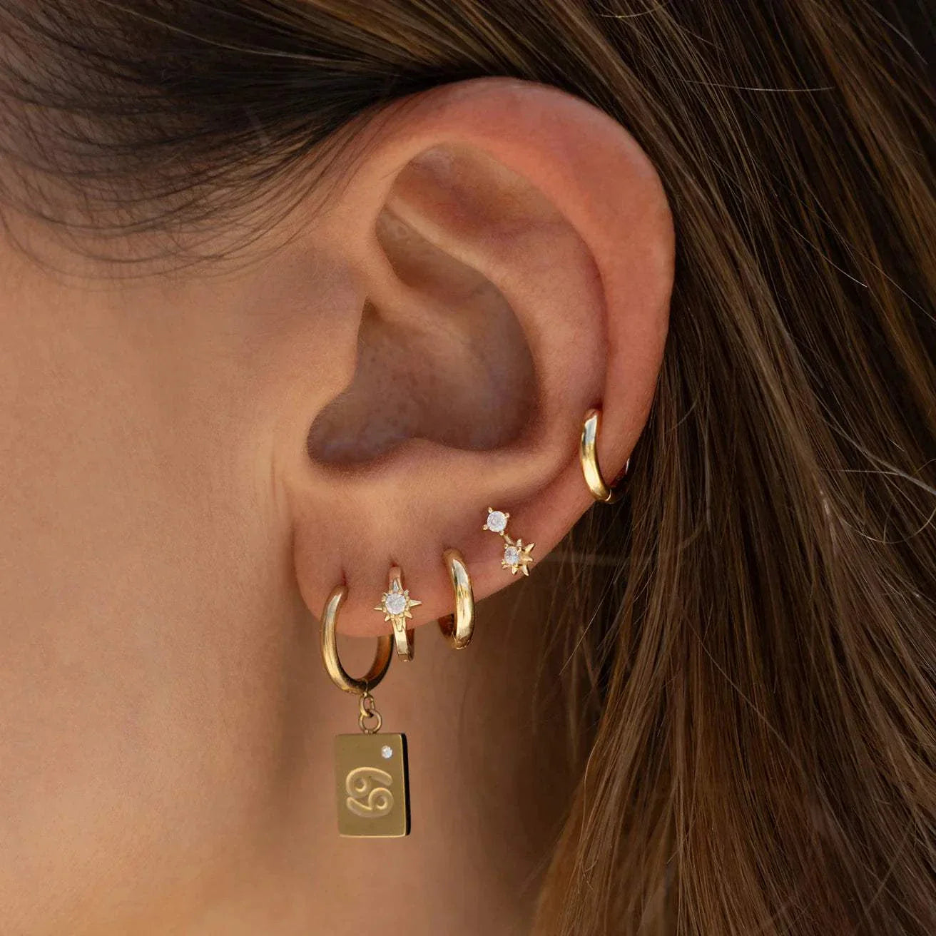 Arms of Eve Bonnie Studs Earrings Gold