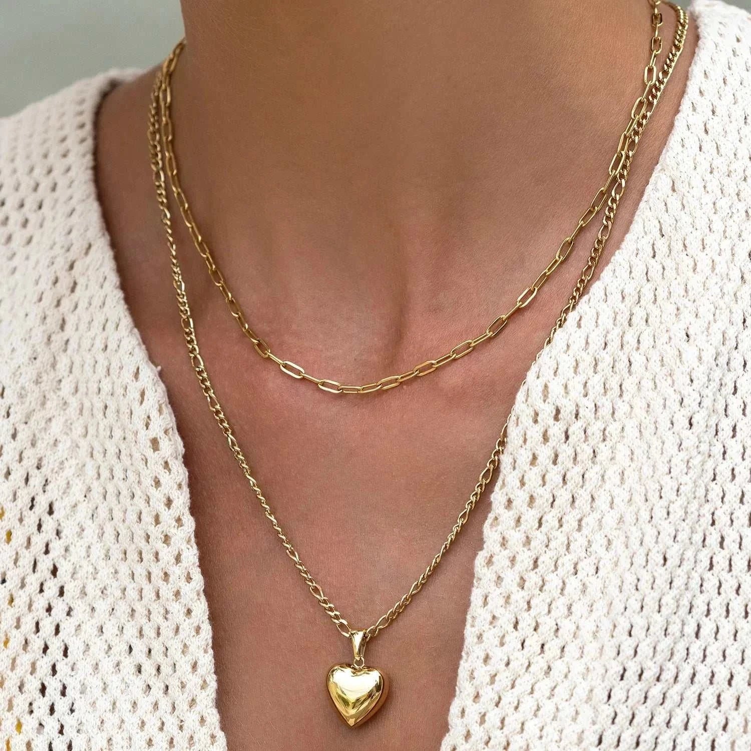 Arms of Eve Granada Necklace Gold