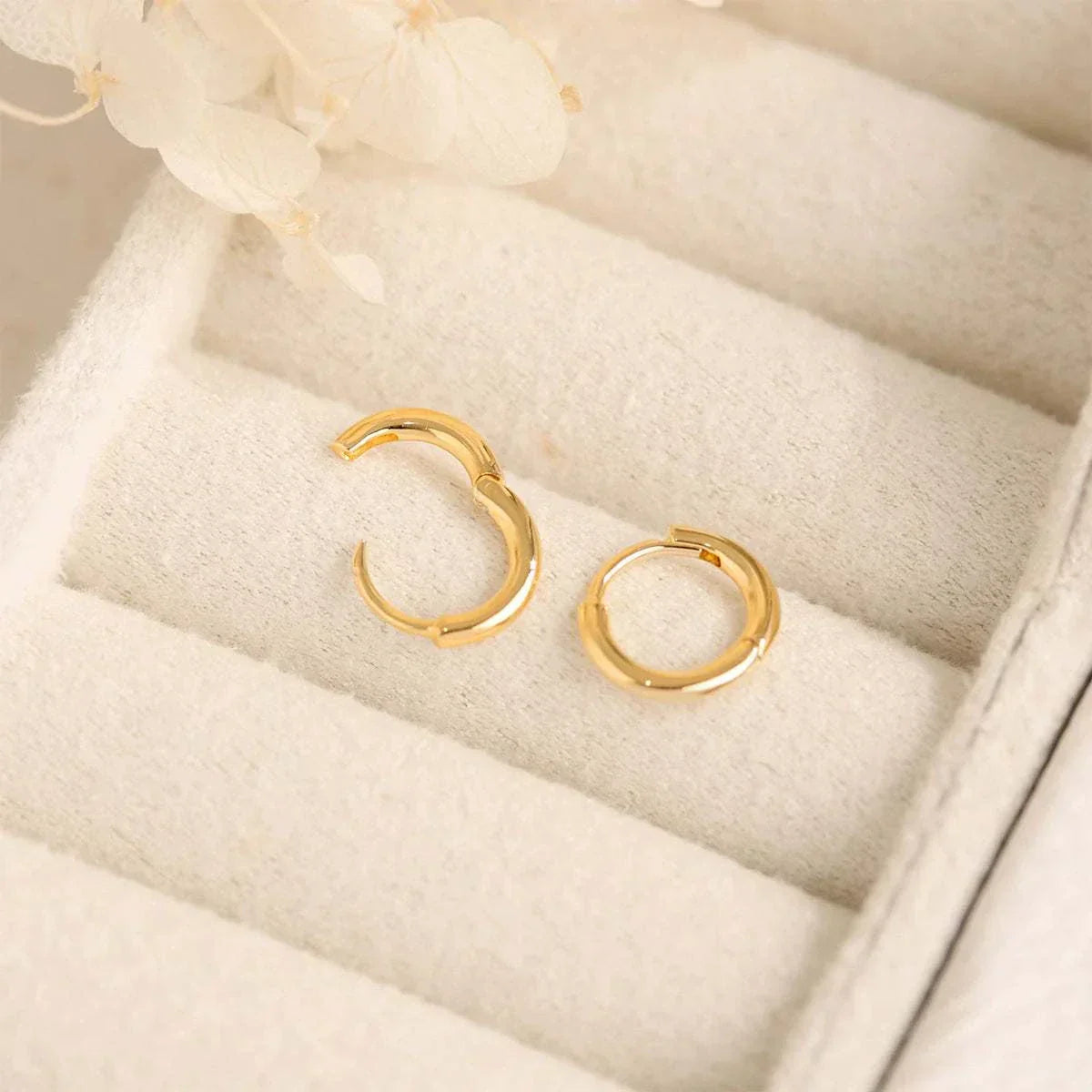 Midsummer Star Delicate Round Huggie 11mm Vermeil Gold