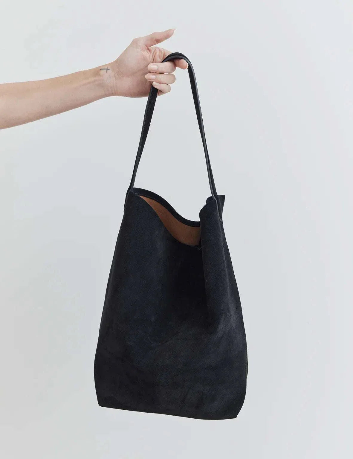 La Tribe Everyday XL Suede Bag Black