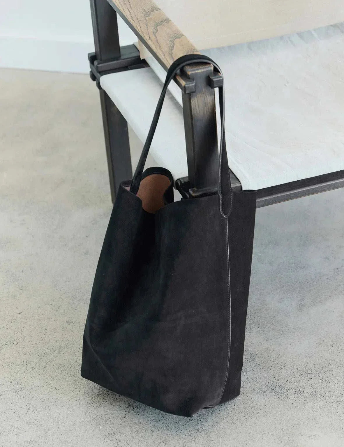 La Tribe Everyday XL Suede Bag Black