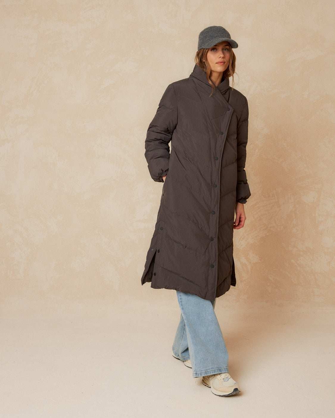 Indi and Cold Abrigo Negro