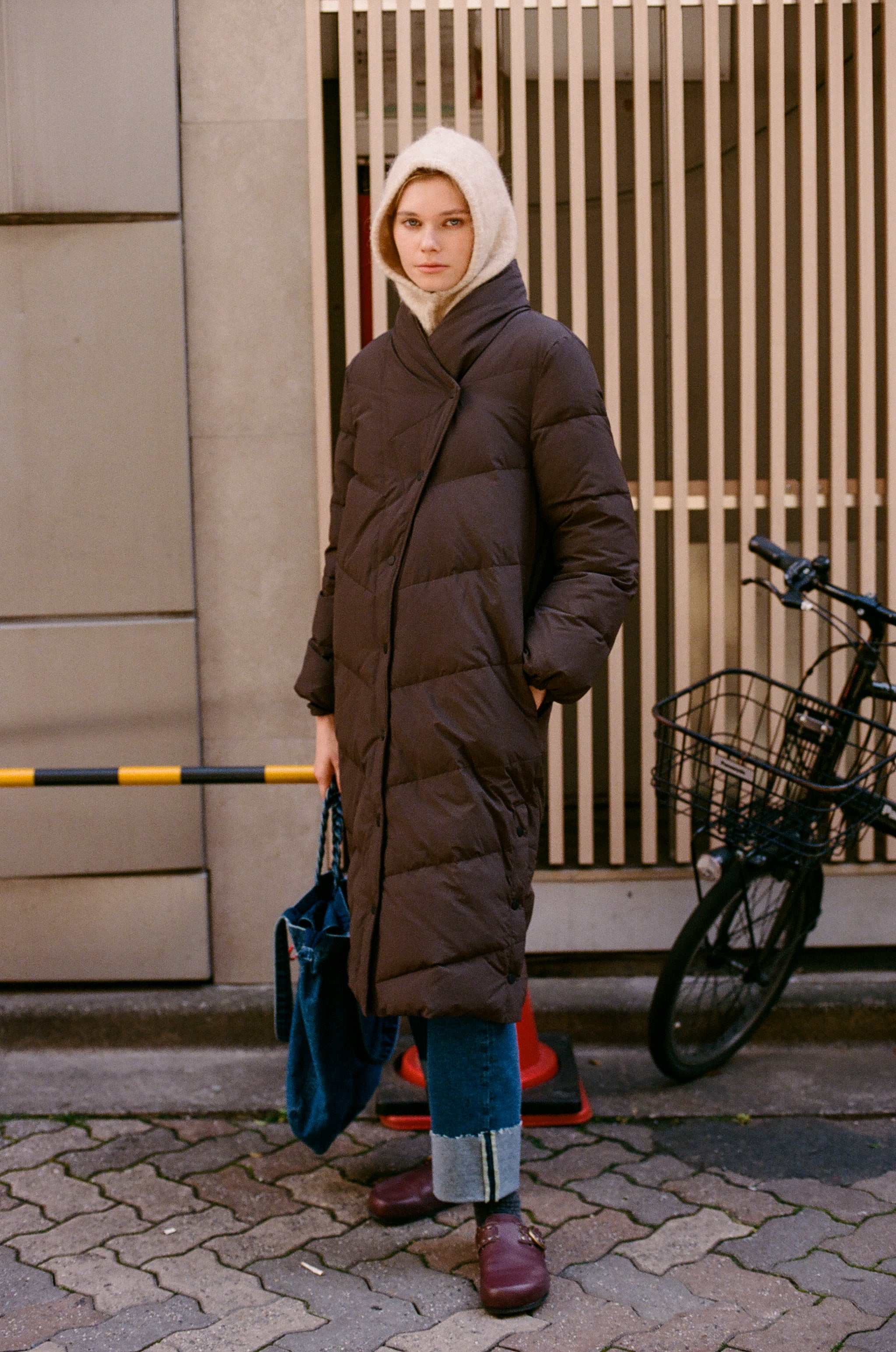 Indi and Cold Abrigo Negro