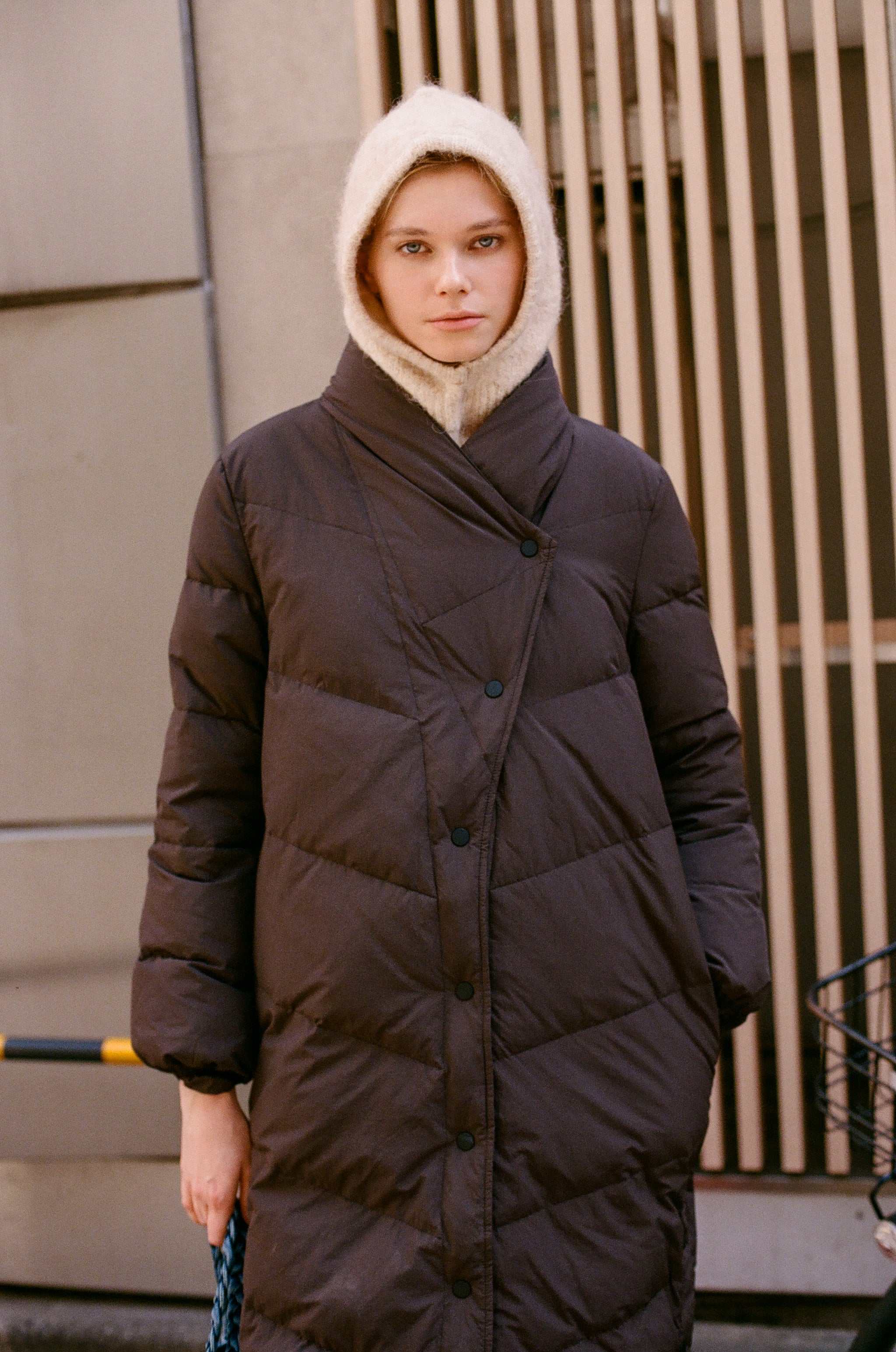 Indi and Cold Abrigo Negro