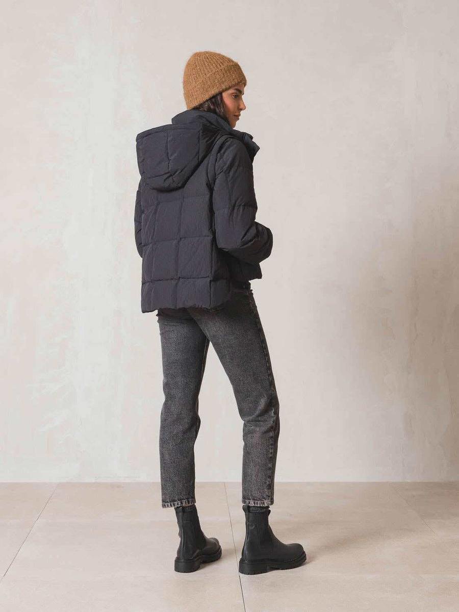 Indi and Cold Crop Puffer Convertible Jacket Black