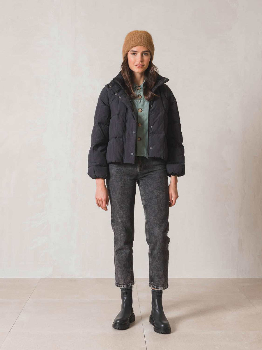 Indi and Cold Crop Puffer Convertible Jacket Black