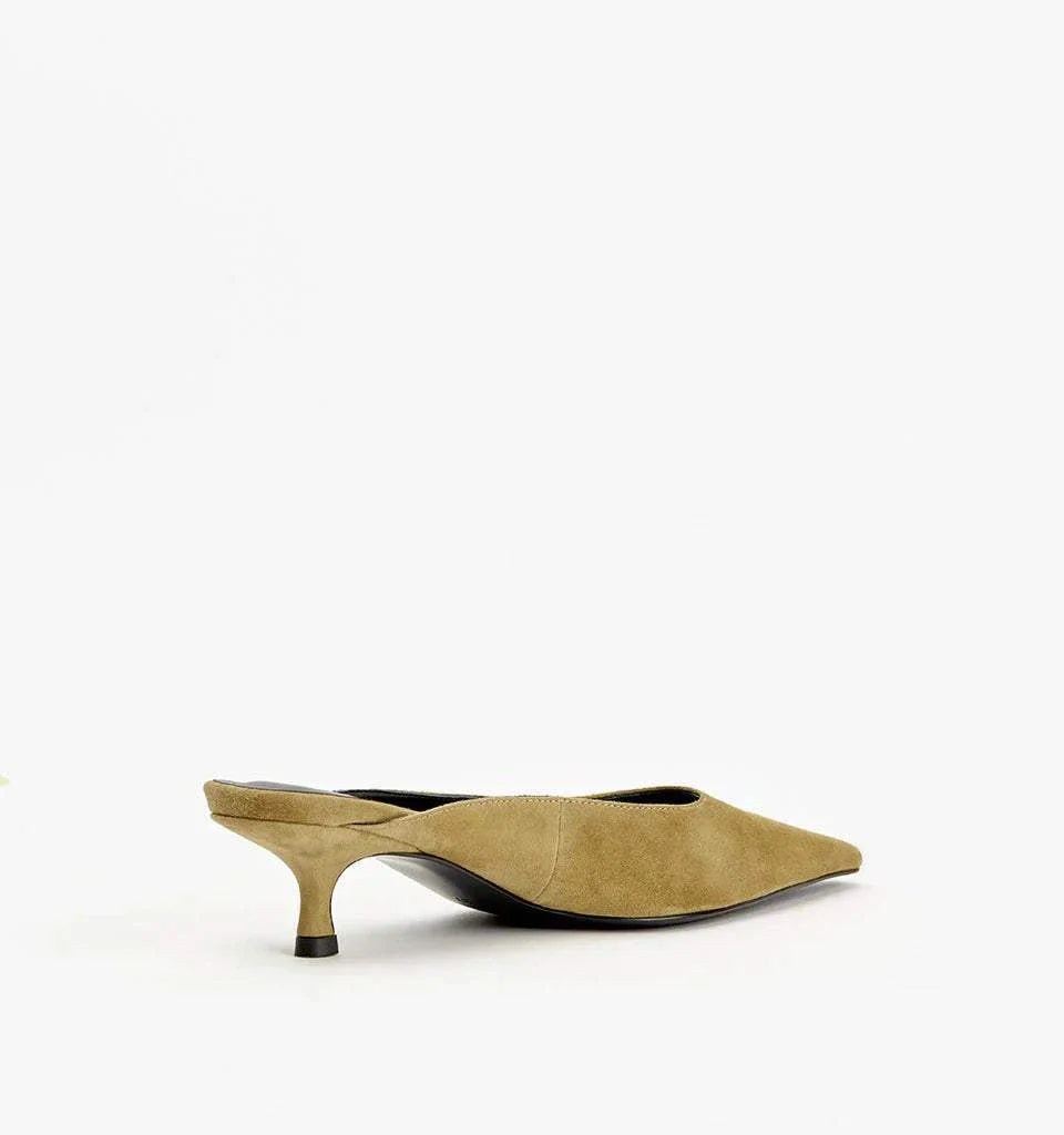 Alias Mae Geneva Dune Suede
