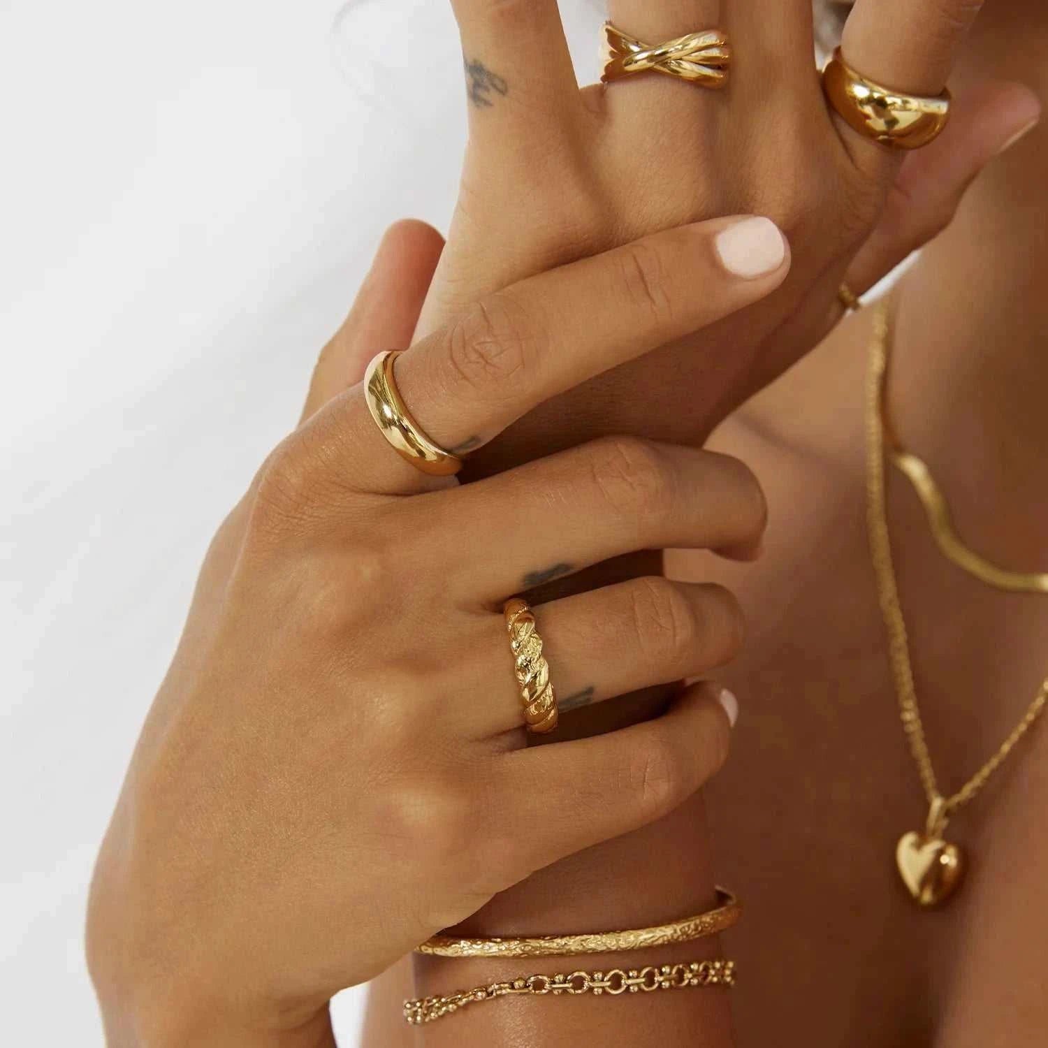 Arms of Eve Minnie Ring Gold