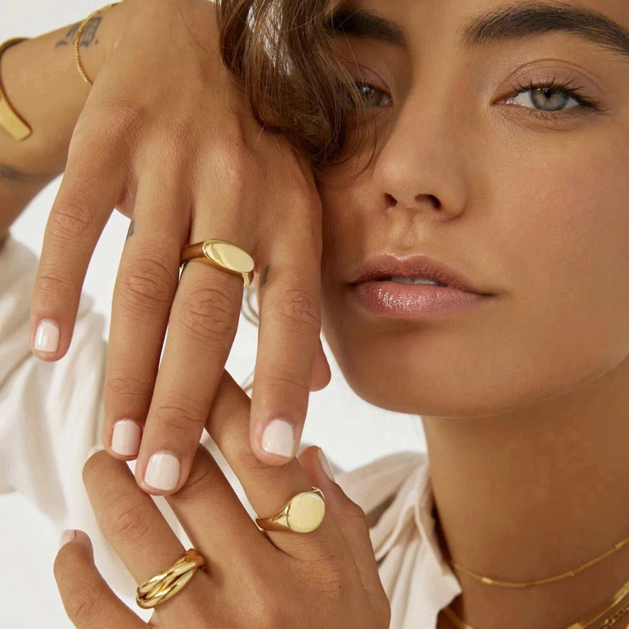 Arms of Eve Aster Signet Ring Gold