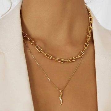 Arms of Eve Cornicello Charm Necklace Gold