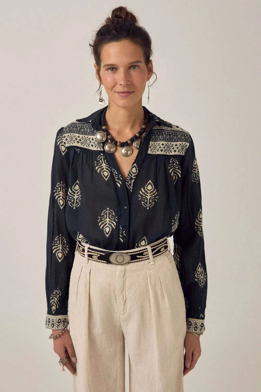 Maison Hotel Rani Shirt Black Henna