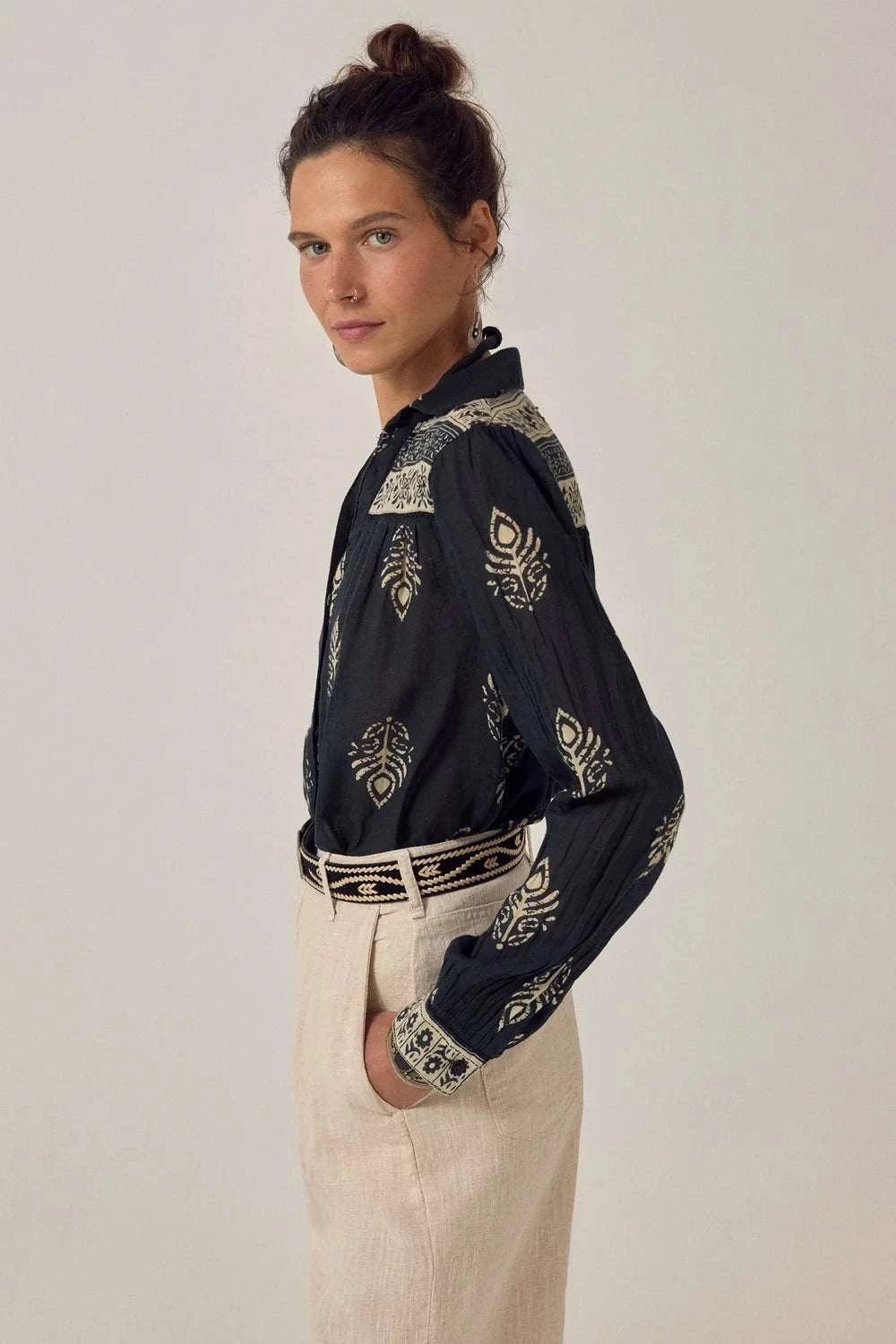 Maison Hotel Rani Shirt Black Henna