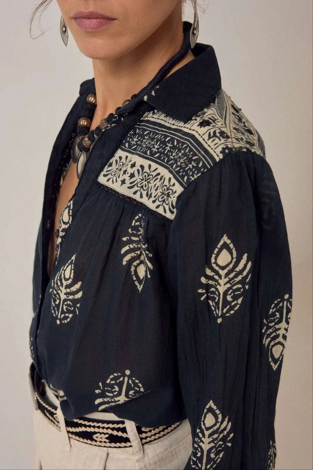 Maison Hotel Rani Shirt Black Henna
