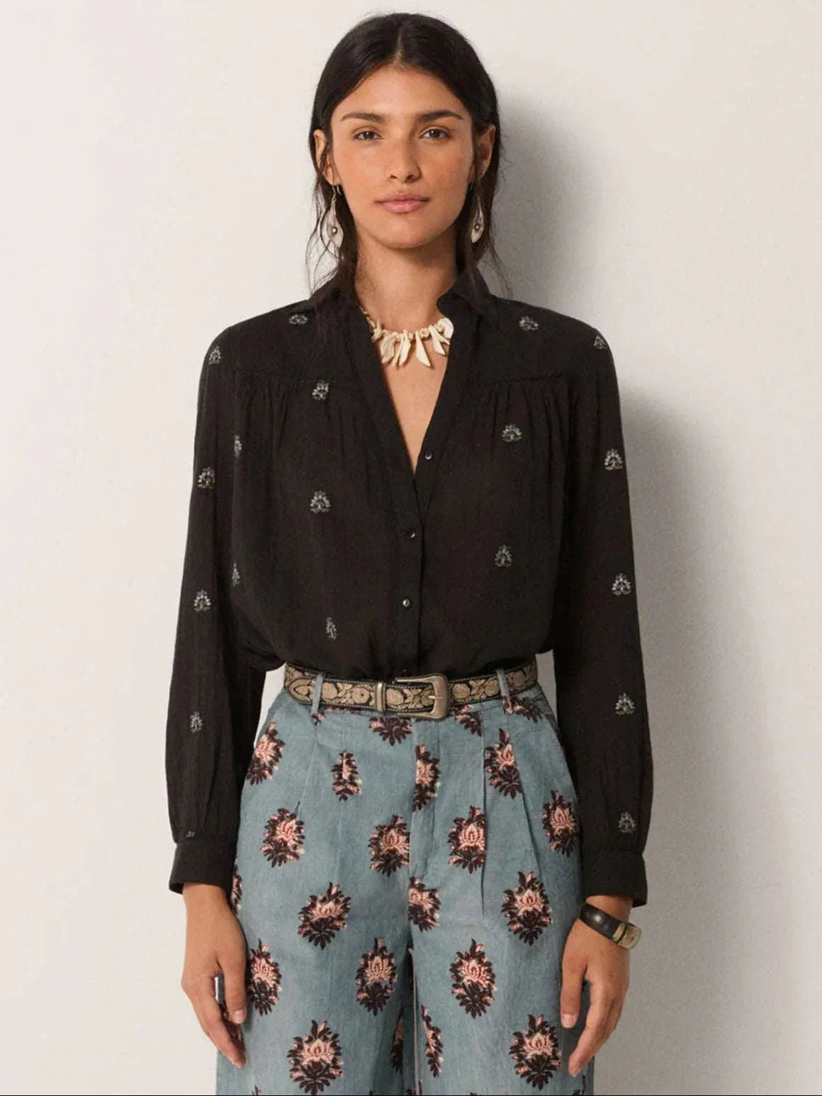 Maison Hotel Amrit Blouse Galaxy Black