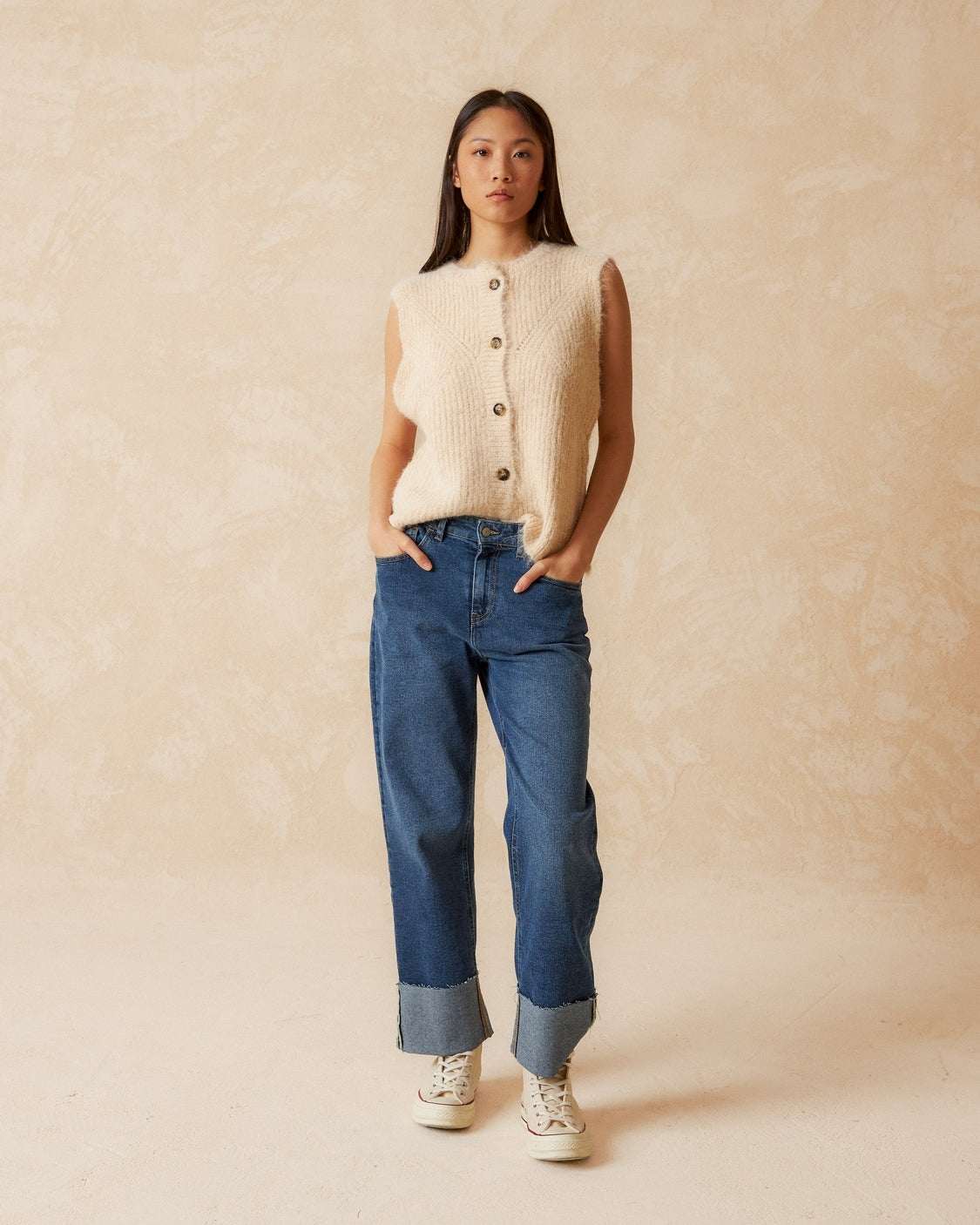 Indi and Cold Chaleco Crudo Cardigan