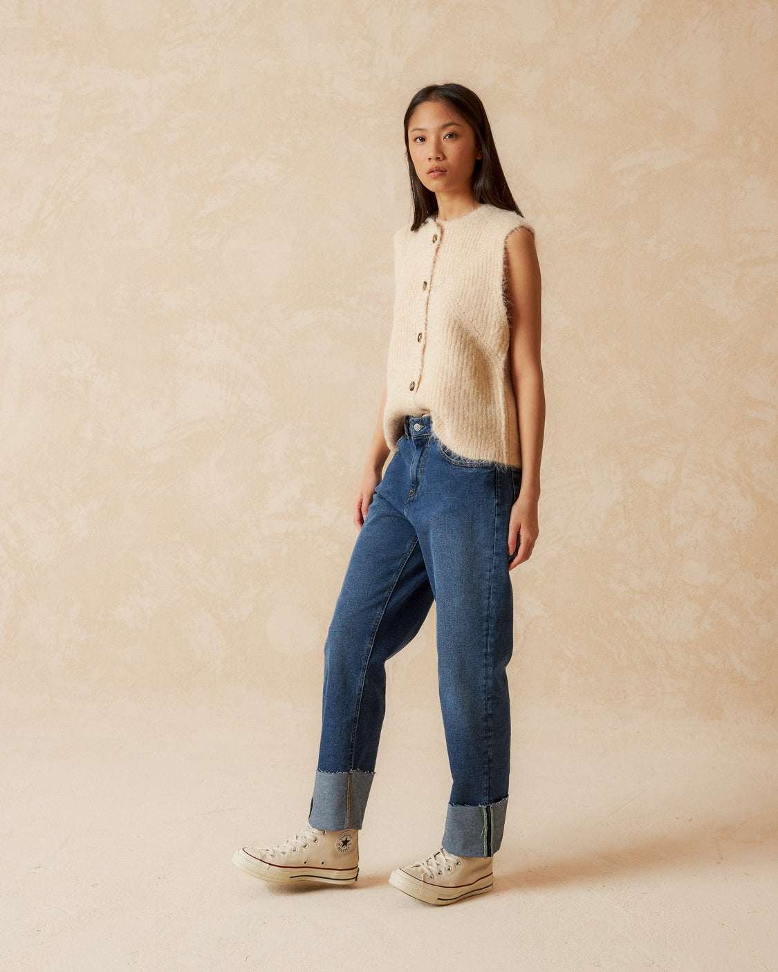 Indi and Cold Chaleco Crudo Cardigan