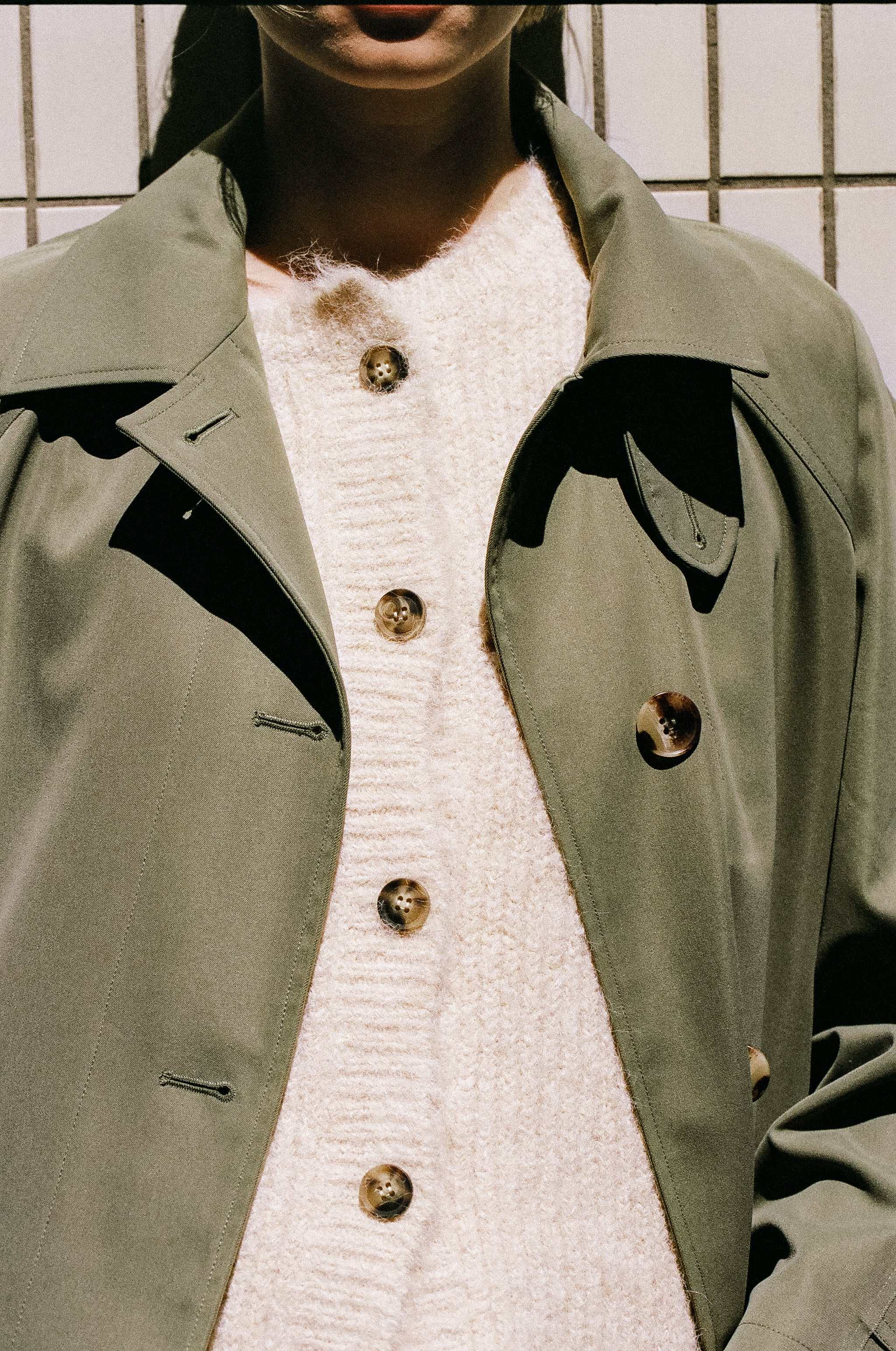 Indi and Cold Chaleco Crudo Cardigan