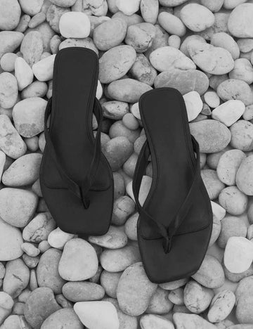 La Tribe Square Toe Thong Black