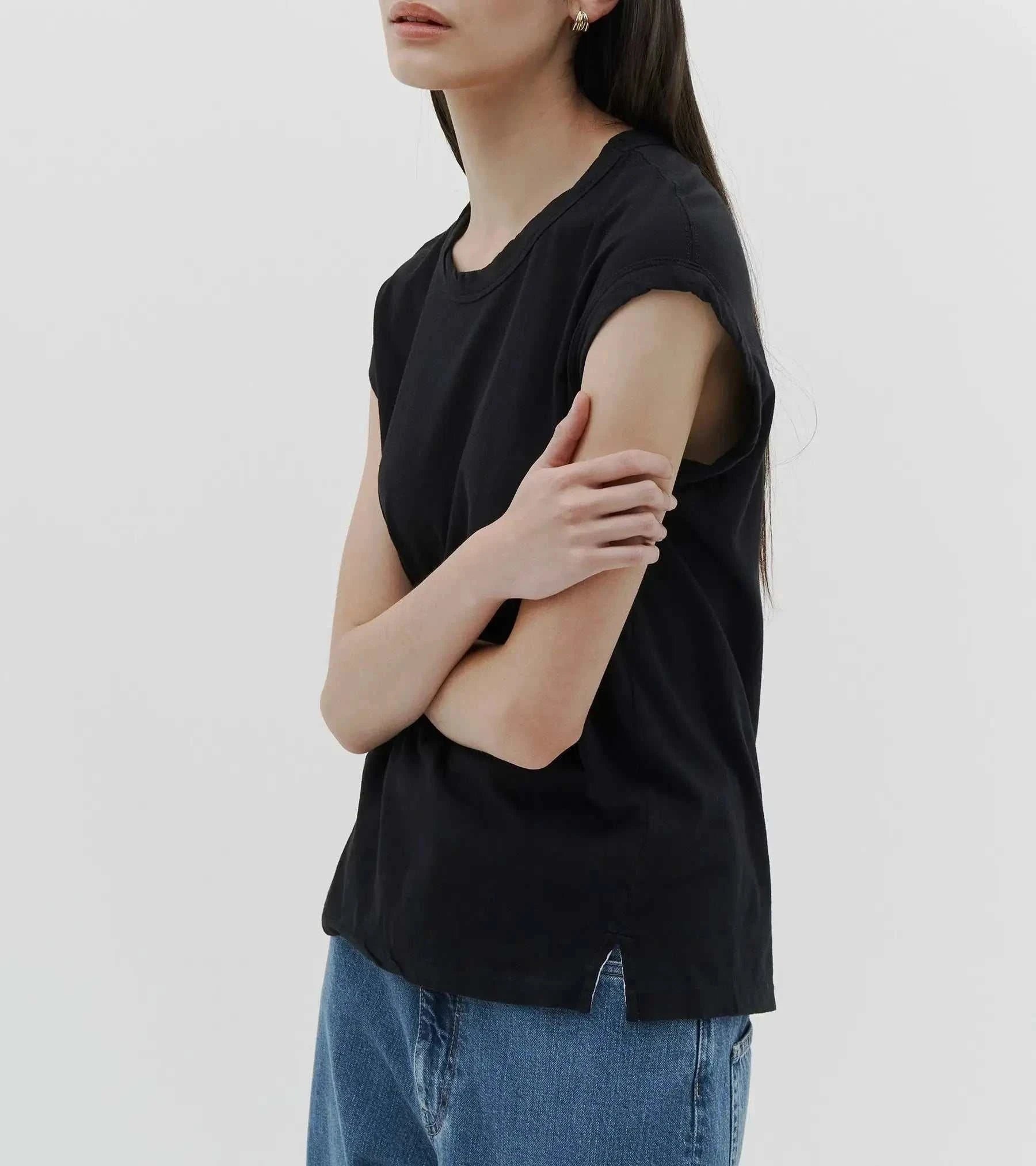 Bassike Slim Muscle Tank Black