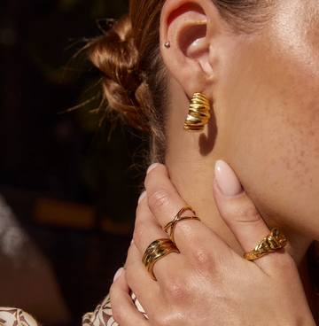 Arms Of Eve Hunter Ring Gold