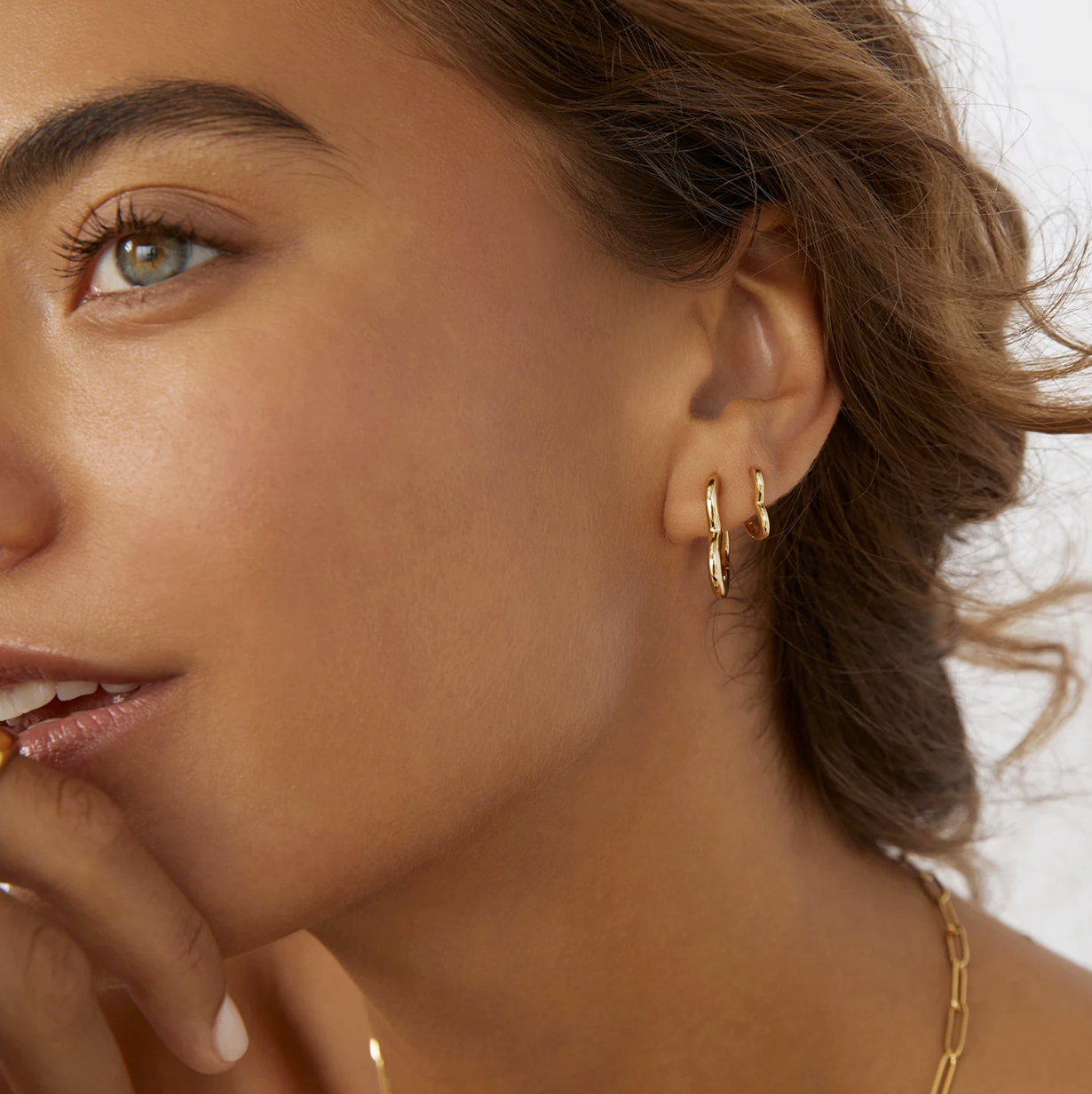 Arms Of Eve Sweetheart Earrings Large Gold.