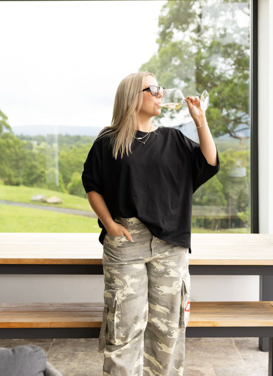 Luna Lane The Basic Tee Black          