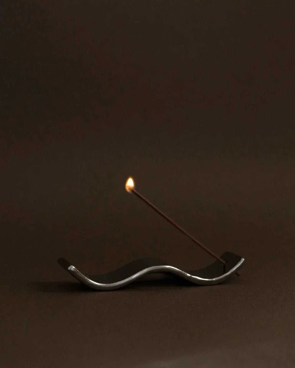 Gentle Habits Ceramic Wave Holder in Silver