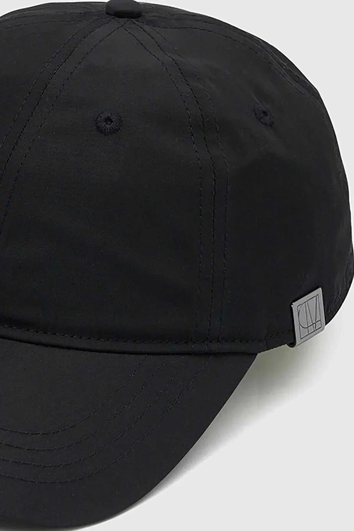 Camilla and Marc Vance Cap Black