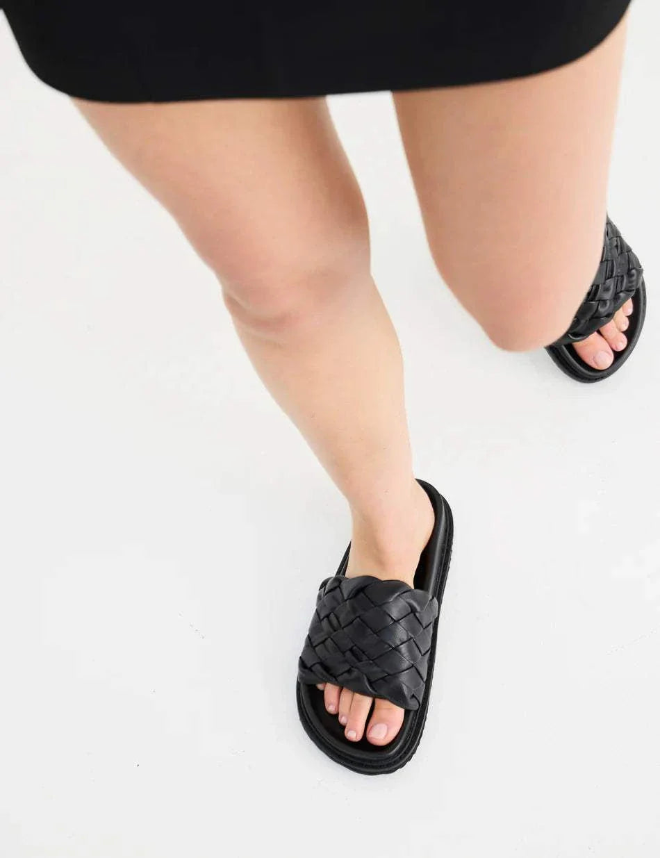 La Tribe Weave Slide Black