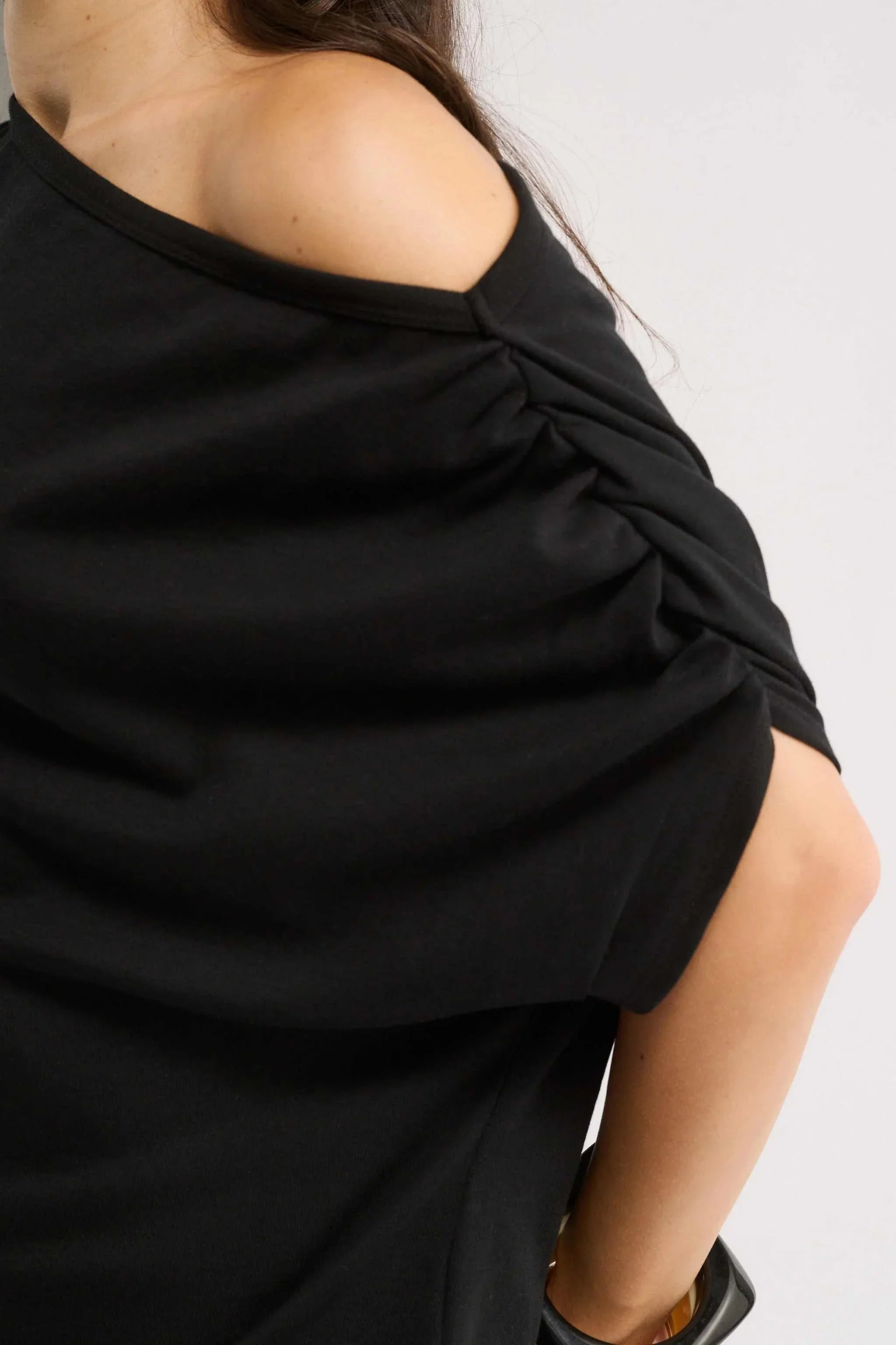 Primi Estelle Off Shoulder T/Shirt Black