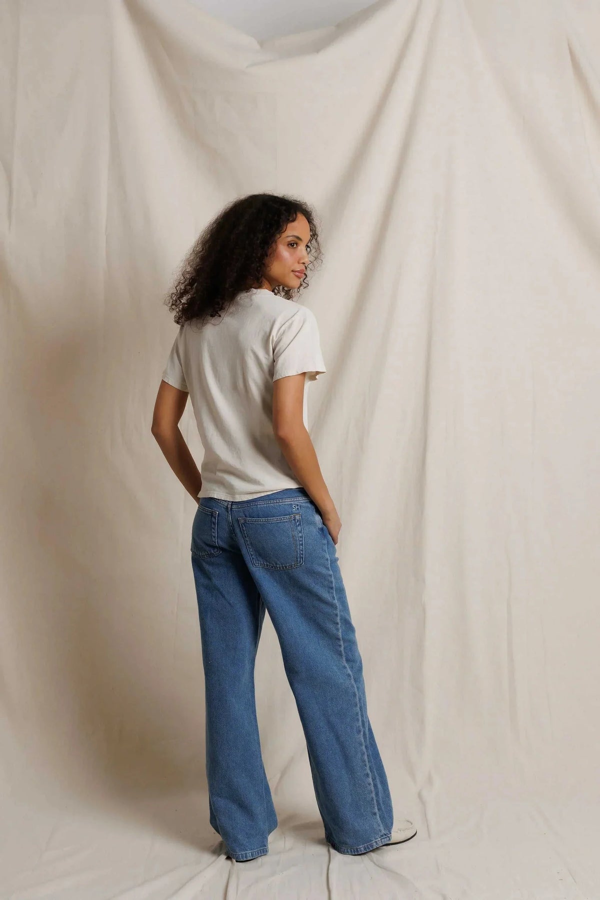 Perfectwhitetee Hendrix Boxy V Neck Tee Whitecap Grey
