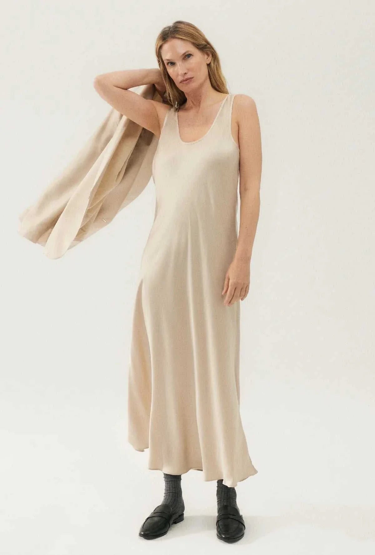 Silk Laundry Scoop Neck Dress Hazelnut