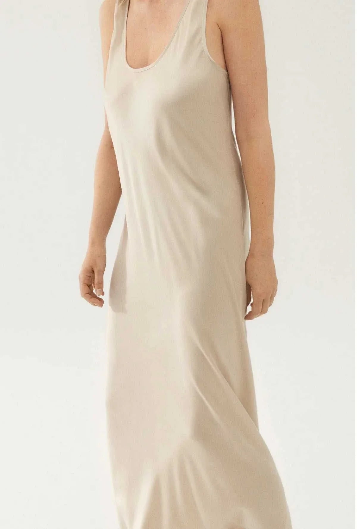 Silk Laundry Scoop Neck Dress Hazelnut