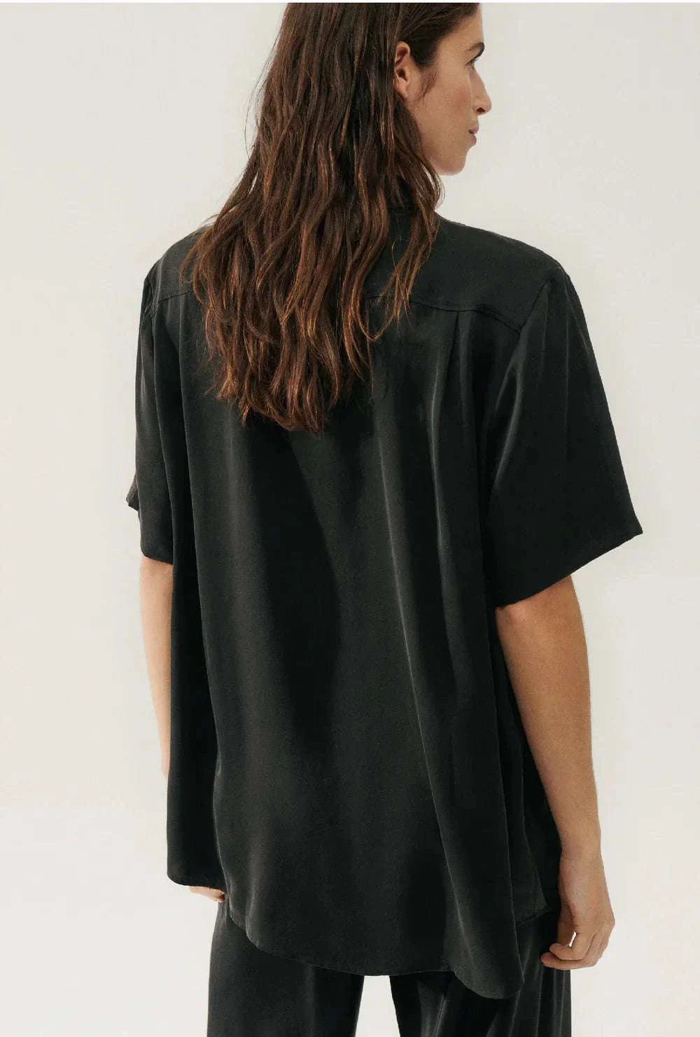 Silk Laundry Short Sleeve Boyfriend Shirt Black