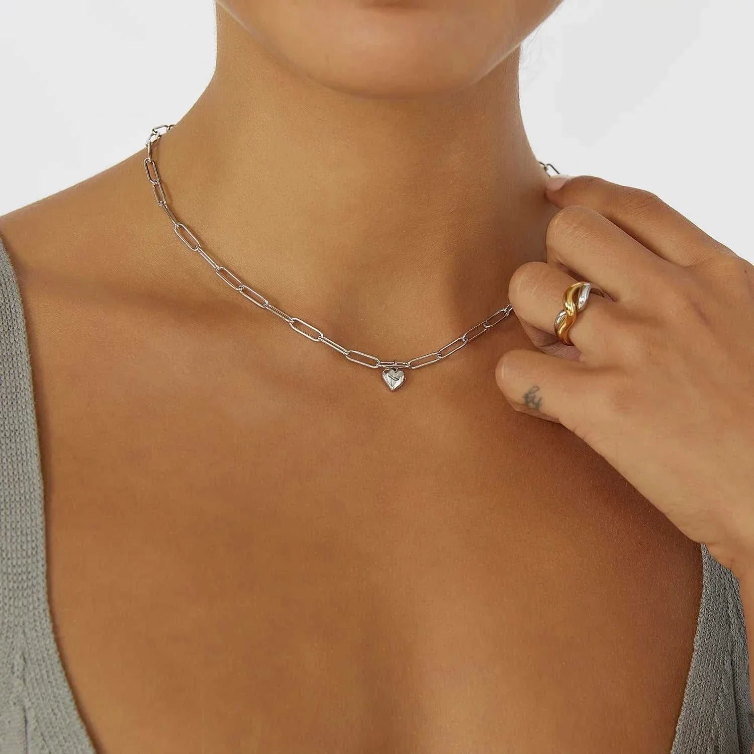 Arms of Eve Treasure Necklace Gold