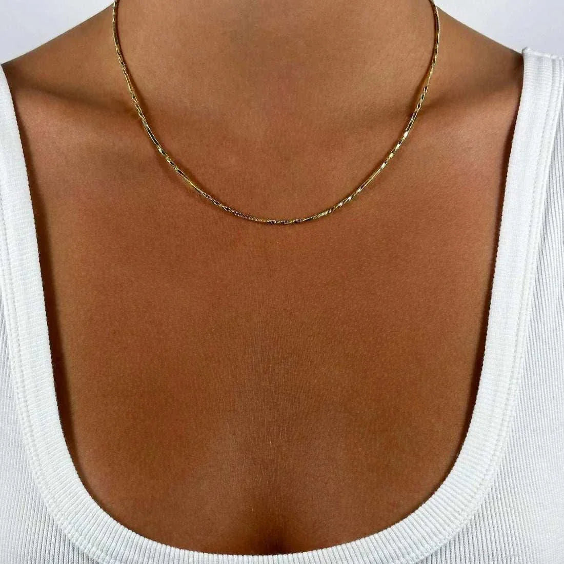 De Sur Twist Snake Necklace